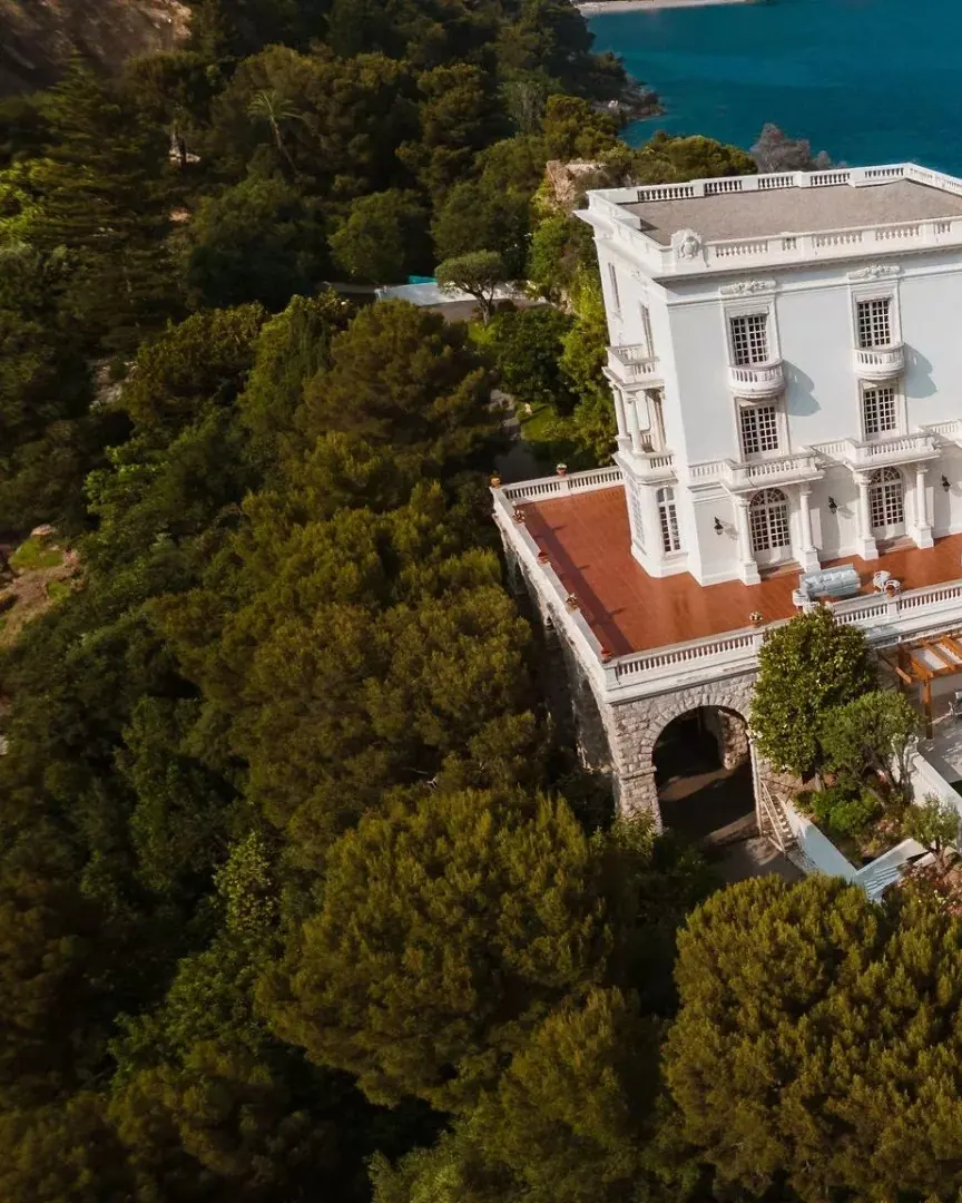 Prestigious Waterfront Villa with Panoramic Sea Views at the Doors of Monaco