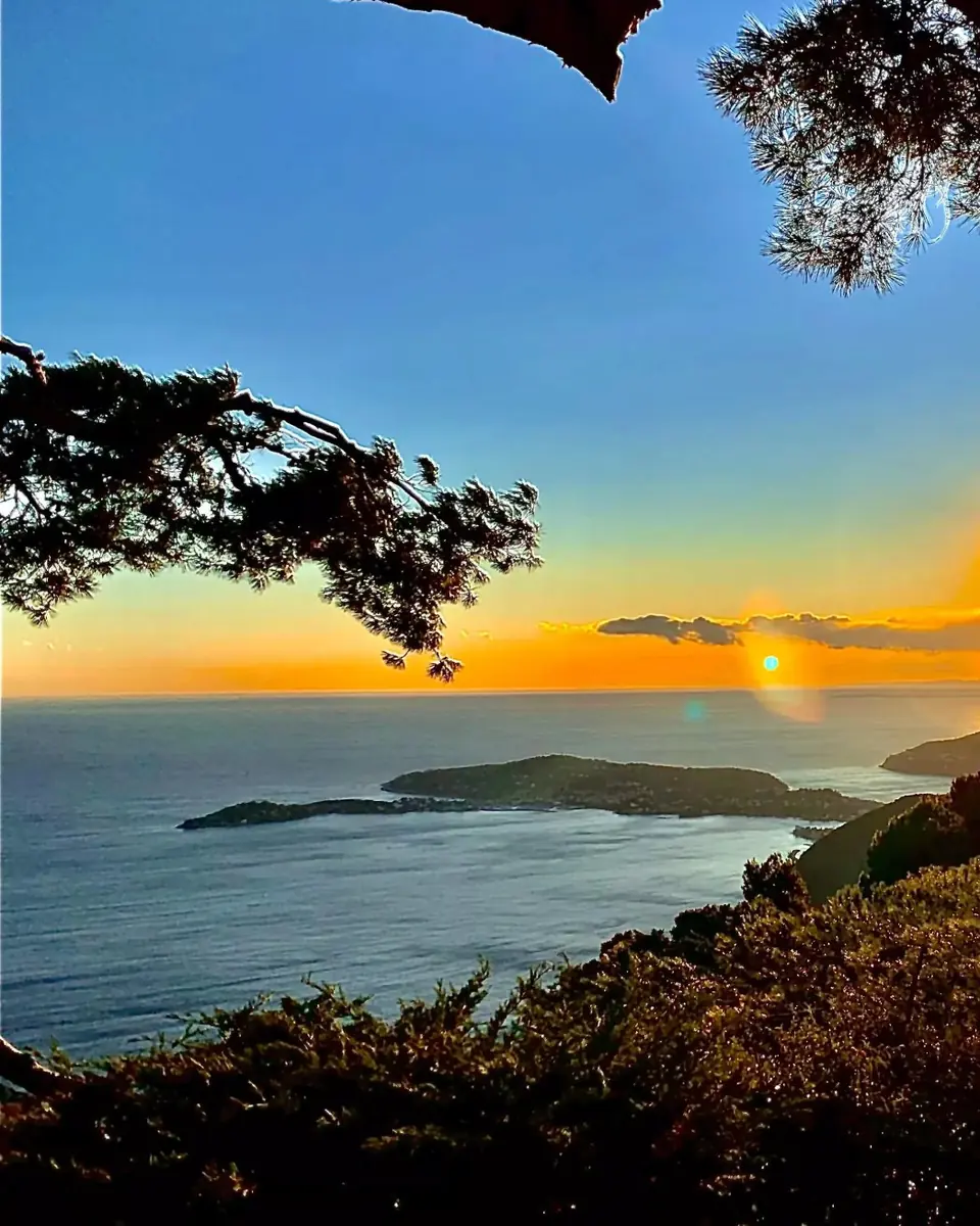 Panoramic Sea-View Villa with Approved Development Project - Èze