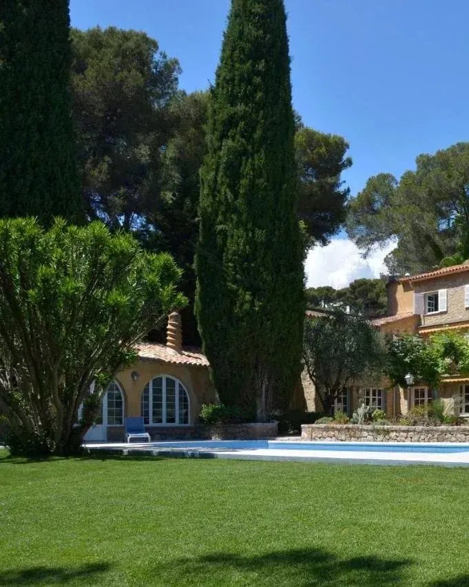 Charming Antibes Bastide with Pool and Modern Amenities
