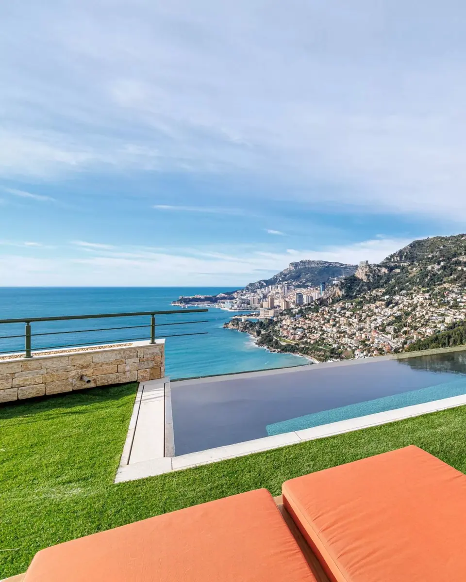 4-Bedroom Villa in Roquebrune-Cap-Martin with Panoramic Sea View