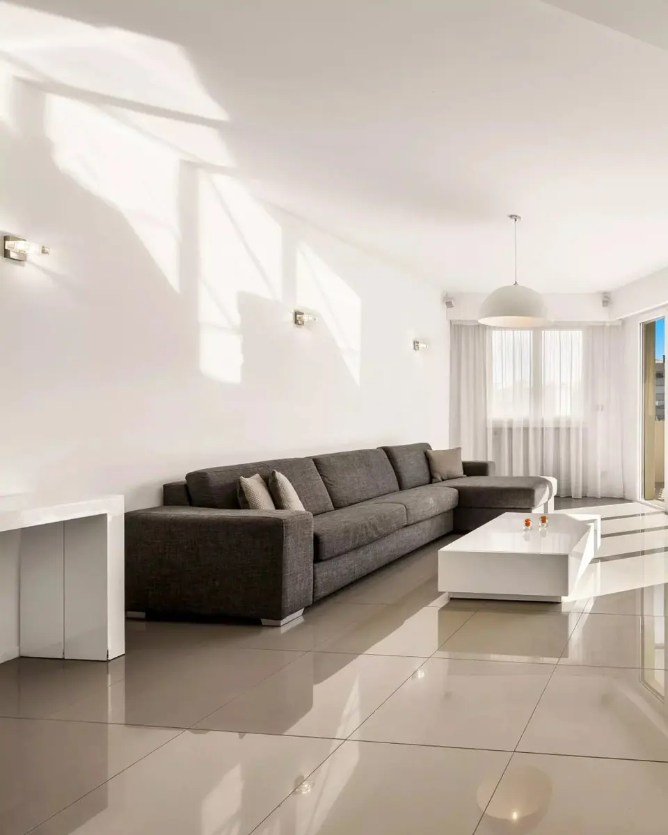Fully Renovated 3-Room Apartment with Sea Views