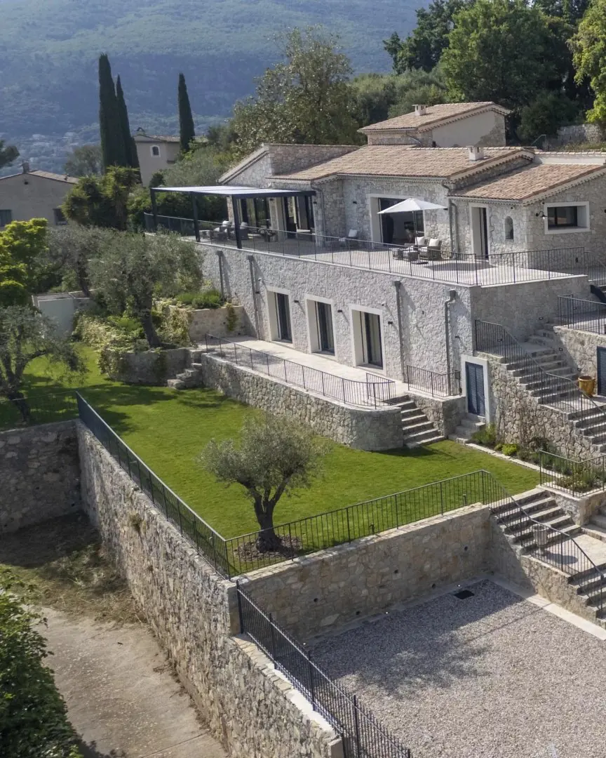 Elegant Stone Villa with Panoramic Views in Châteauneuf-Grasse