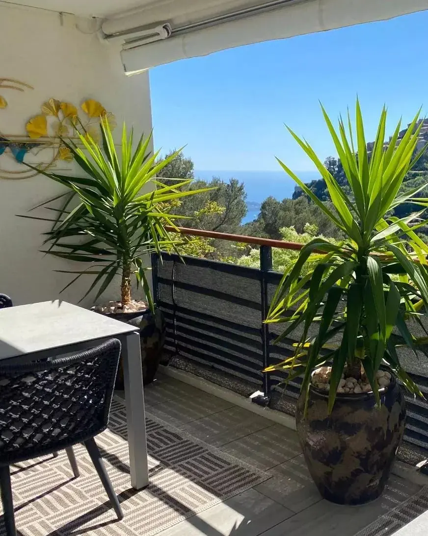 Luxury 3-Bedroom Apartment with Castle Views in Èze