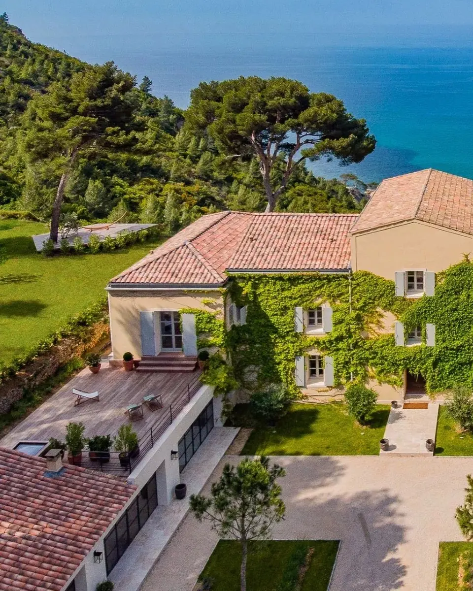 Provençal Estate Facing Cap de la Canaille and the Sea — Cassis, Calanques