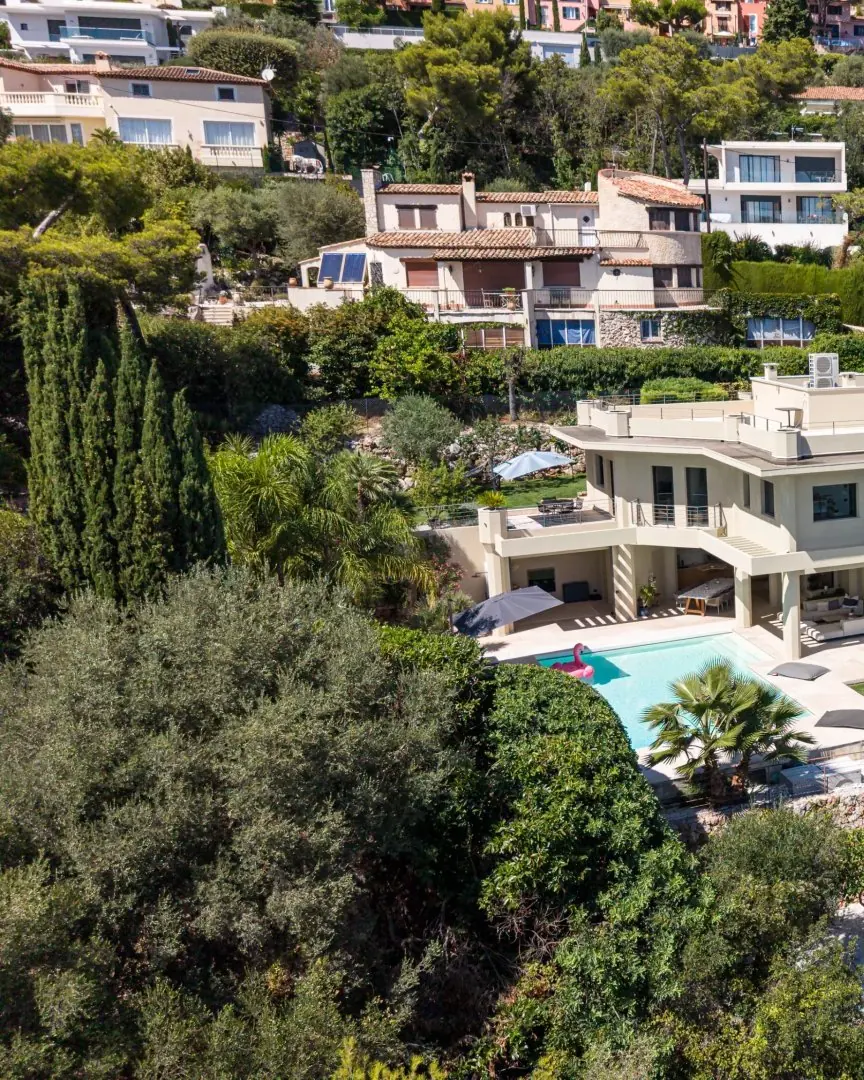 Contemporary Family Villa with Pool - 10 Minutes from Monaco
